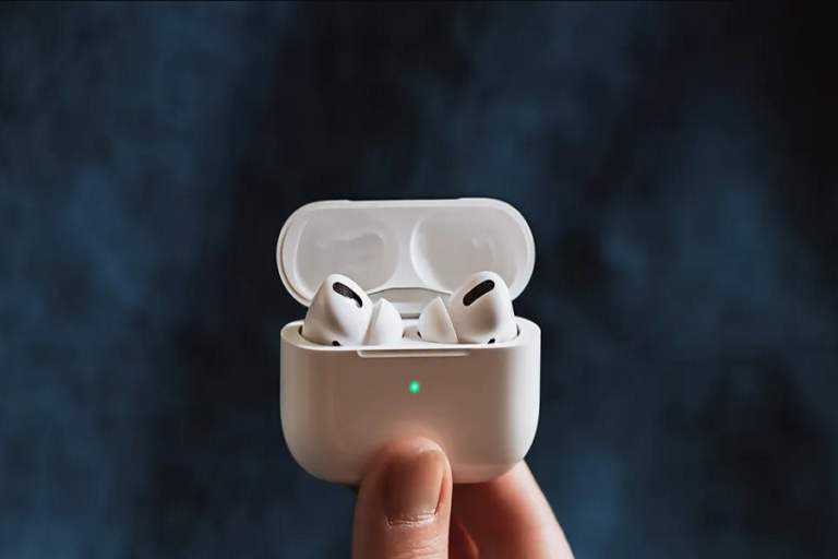 Apple - 【新品】Airpods apple music MV7N2J/A 保証書付きの+