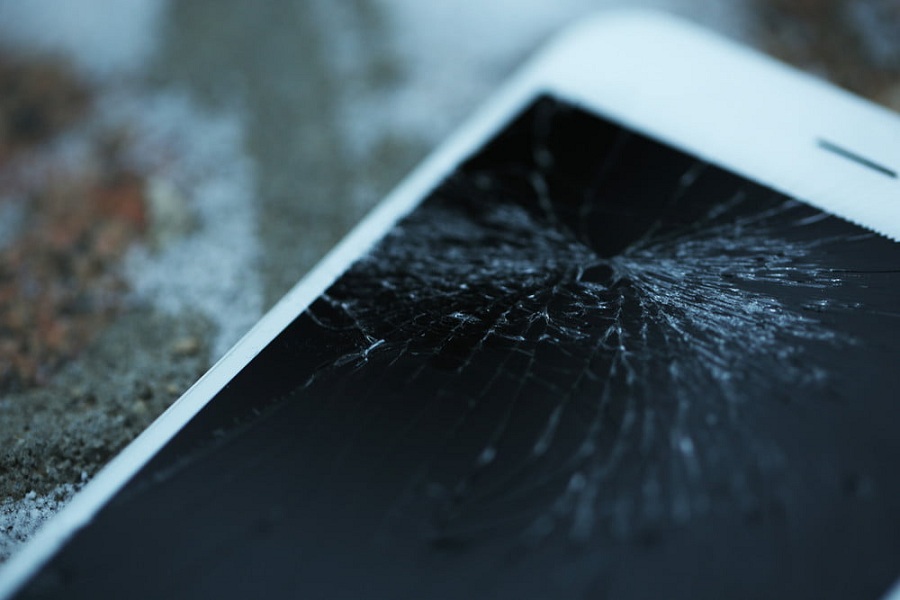 Dealing with iPhone cracked screen