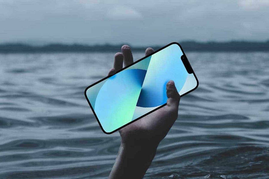 IS THE IPHONE 13 PRO MAX WATERPROOF