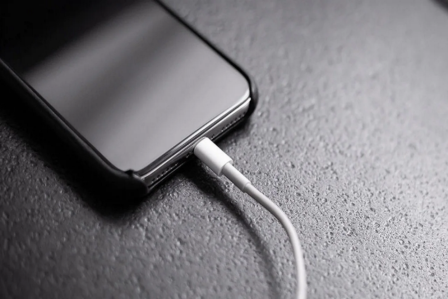 How to get water out of charging port iPhone