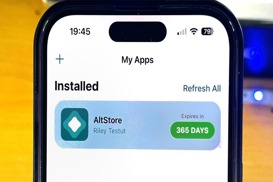 AltStore on iOS 16