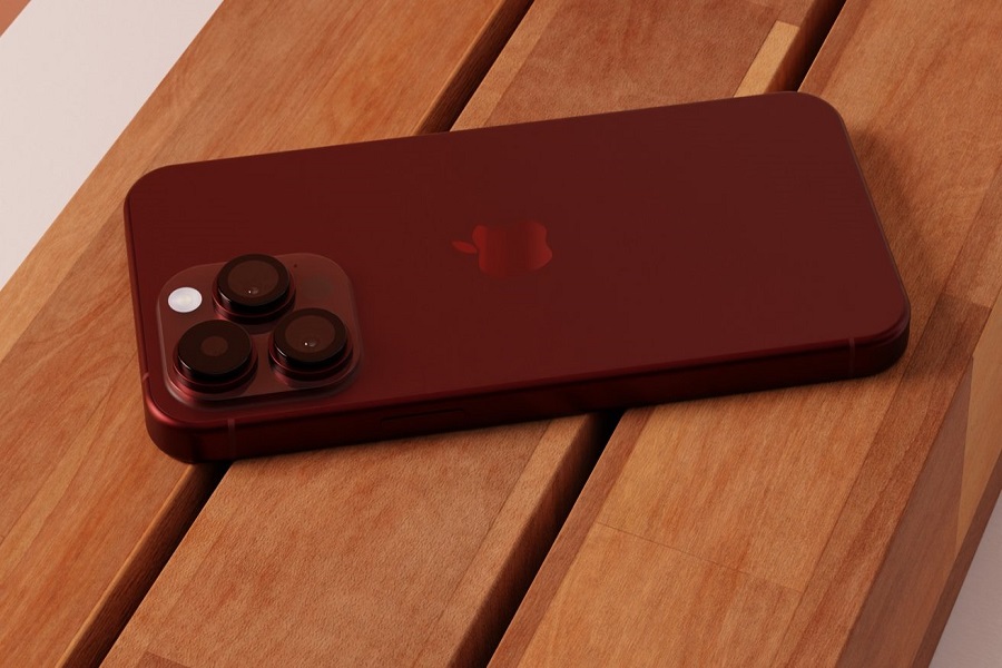 iPhone 15 deep red