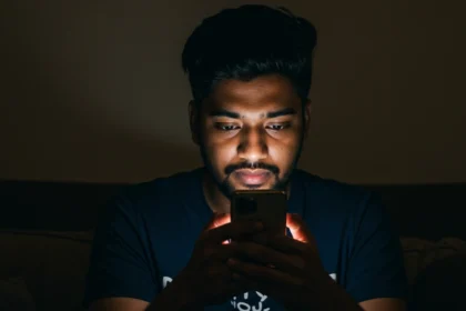 iPhone 16 price drop by 15000 , where to buy